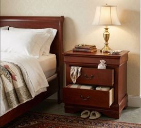 ✨ CLASSIC 3-DRAWER NIGHTSTAND 😍😍 $35 ✨