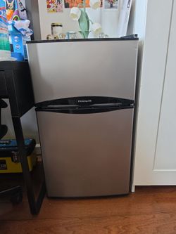 Frigidaire mini fridge