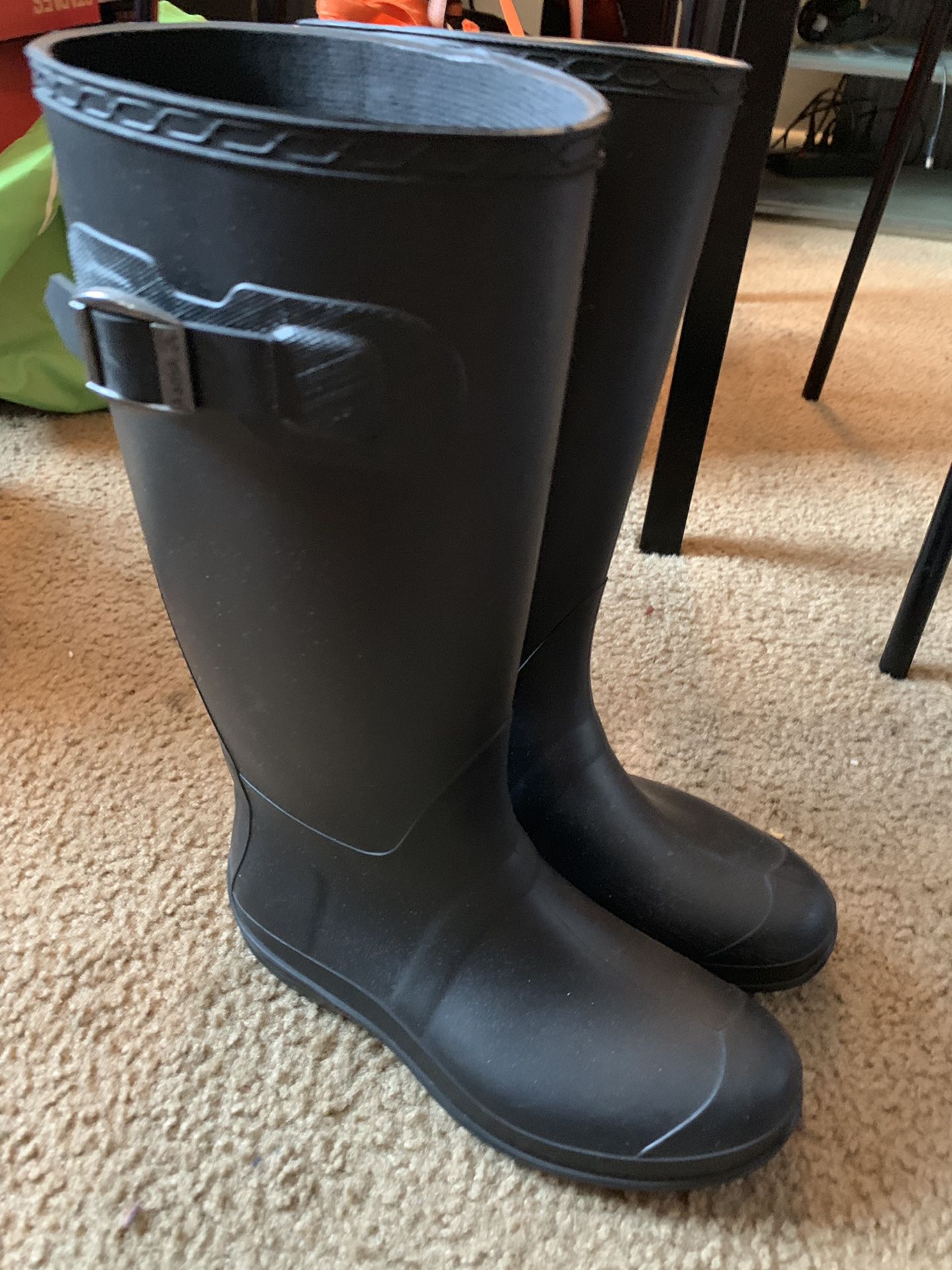 Women’s size 7 rain boots
