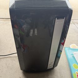 DeLonghi Portable Ac Unit $95 OBO 