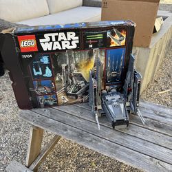 Star Wars lego Kylo Ren ship 75104