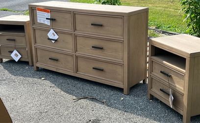 New 3 piece dresser set