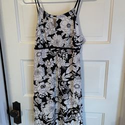 Gilligan & O’Malley black & white floral nightgown - medium euc