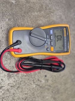 Fluke multimeter For Sale Works like new