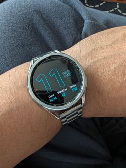 Samsung Galaxy Watch 6 Classic w/Silver Stainless Steel band