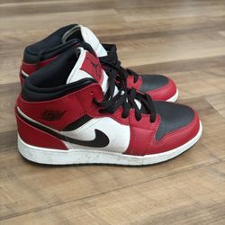 Jordan 1 Mid Chicago Black