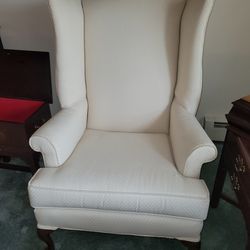 2 Queen Anne Cream Chairs 