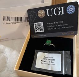 Sterling Silver Ring with Emerald Green Rectangle Gemstone 4.Ct