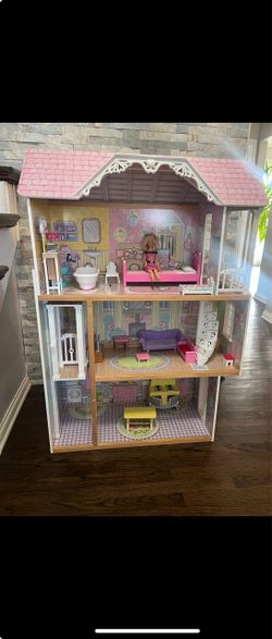 Barbie doll house