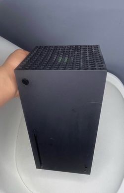 Xbox series x and 165hz 4k 32 inch monitor and more price negotiable