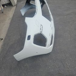 18/19/20 Volvo Xc60 Front Bumper 