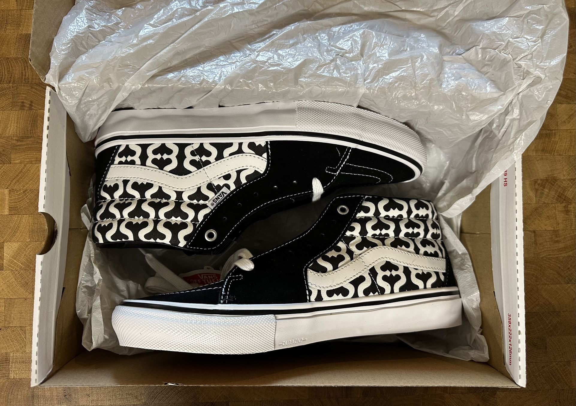Size 10 Vans Skate Grosso Mid (Supreme S) Black/White 