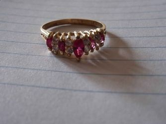 14kt Gold Ring w/ Stones. 3.15 grams.