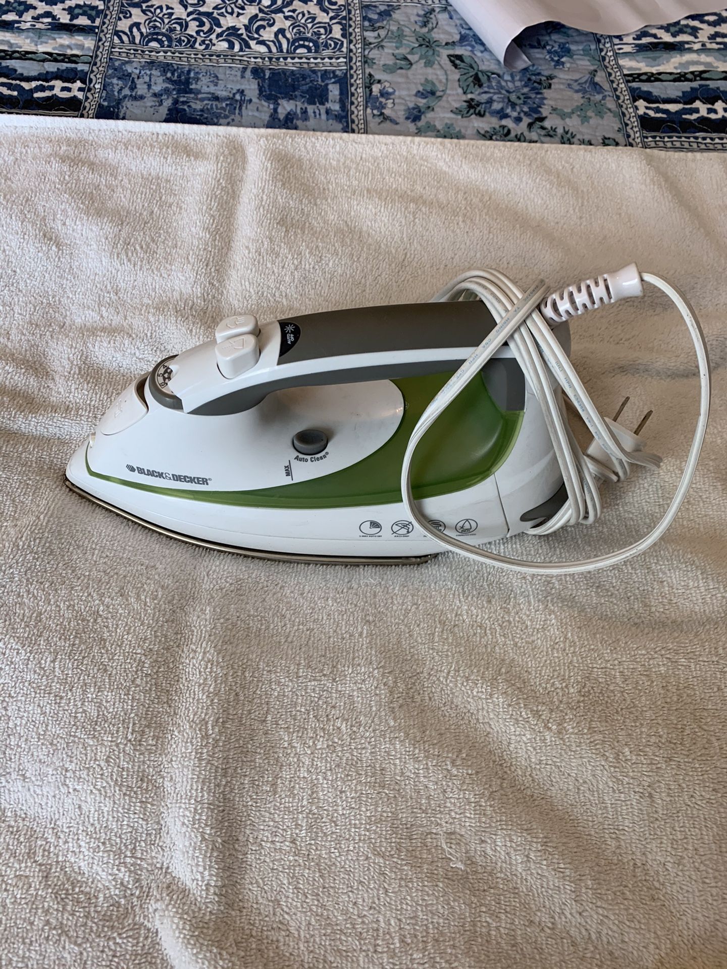 Black and decker iron. Like new
