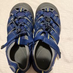 Keens Kids Size 5 