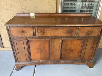 JACOBEAN STYLE ANTIQUE BUFFET CIRCA early 1900’s.