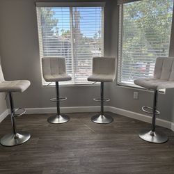 4 bar stools 