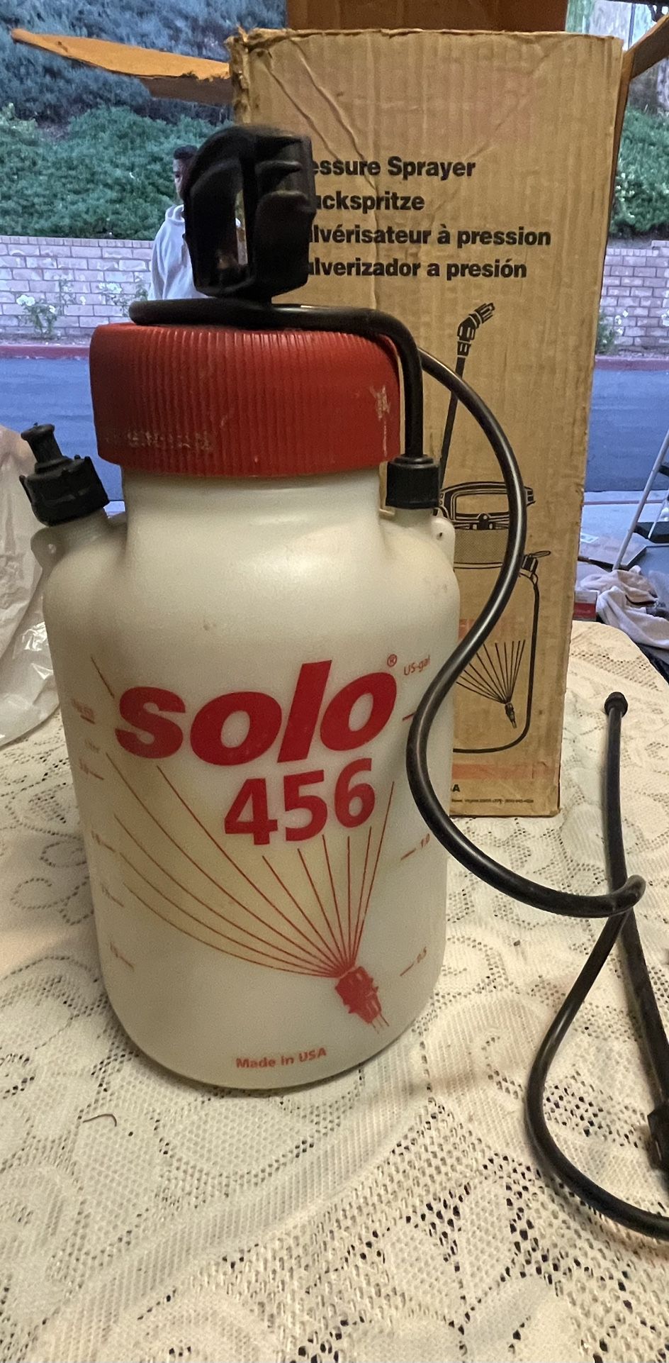 New Solo Pressure Sprayer/ 1.5 Gallon