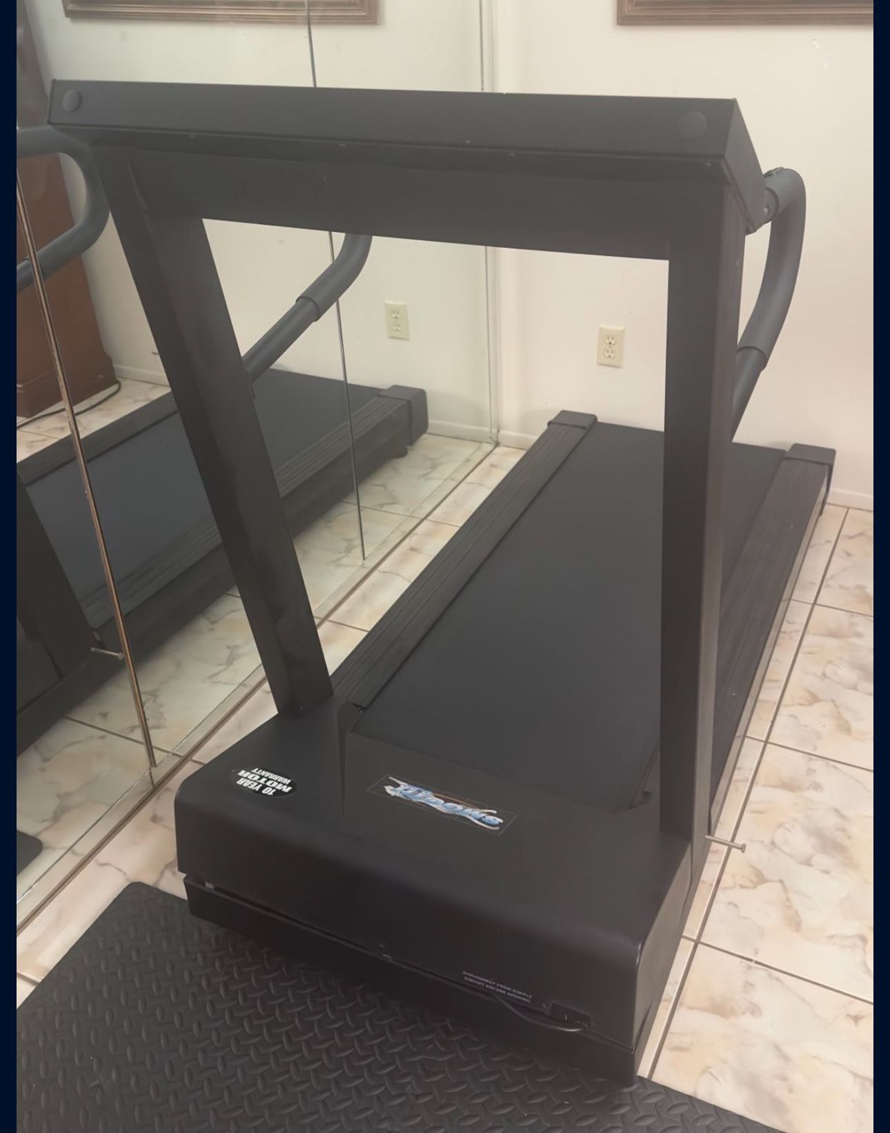Full Size Treadmill - Gym - 15% Incline