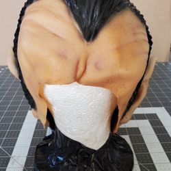 VINTAGE ADULT Dracula LATEX MASK HEAD PIECE cap HALLOWEEN CINEMA SECRETS vampire.
Here we have a super cool vampire head peice from 1998 cinema secre