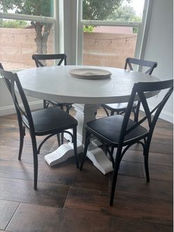 Round white kitchen table and 4 black chairs -moving sale!