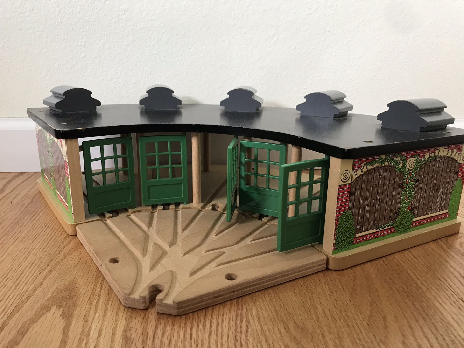 Thomas Train Engine Friends Wooden Tidmouth Sheds & Roundhouse