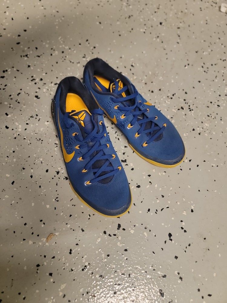 Nike Kobe Basketball Shoes - Size 10