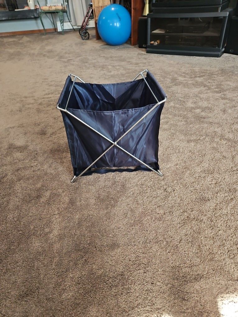 Laundry Hamper. Collapsible 