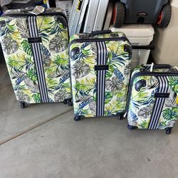 Tommy Hilfiger 3 piece luggage set