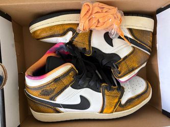 Jordan 1 Mid — Size 6.5Y | Black / Taxi / White / Sail