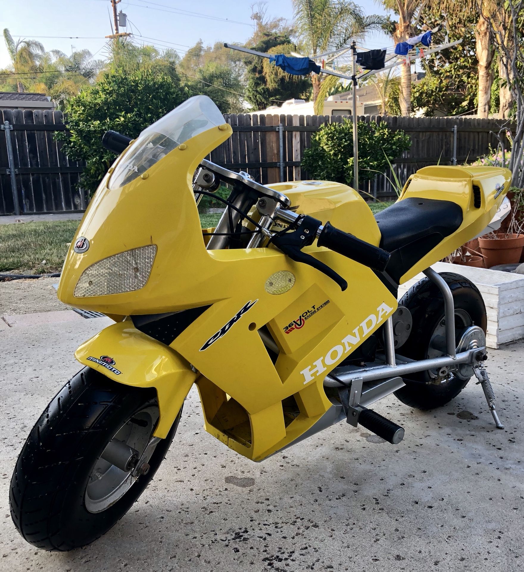 Pocket bike 36 Volt. Charger included. Teamminimoto. Electric mini Moto . Fast. Quite and powerful