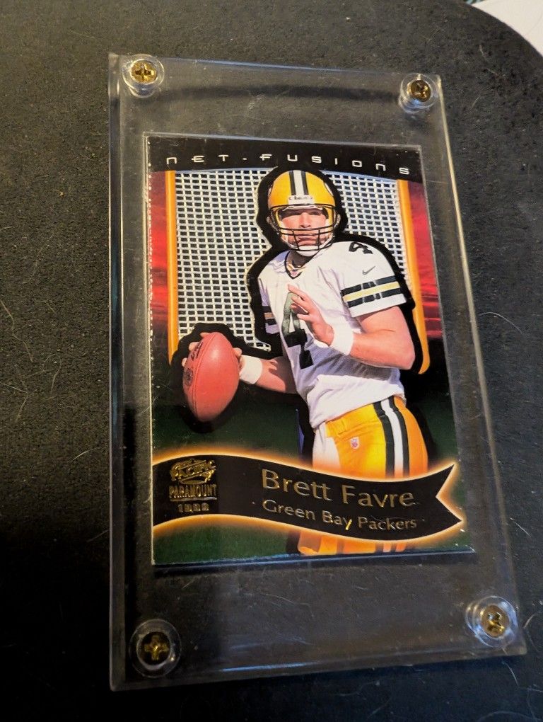 1999 Pacific Paramount End Zone -Net Fusions "Brett Favre"#9