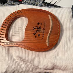 Lyre 16 String with Tuner