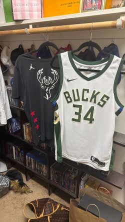 Bucks Jersey 34 mens large