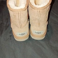 UGG Toddler Girls Classic Chestnut Mini Boots II Size 10