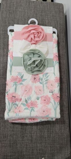 Baby blanket with 3 headbands