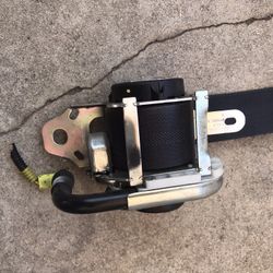 LEFT SEAT BELT 2012-2017 TOYOTA PRIUS C.