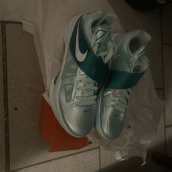 Men’s Nike KD4  10.5 