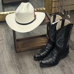 Botas Y Sombrero