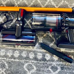 Dyson V10 Cordless Vacuum 