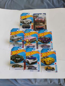 8 hot wheel cars