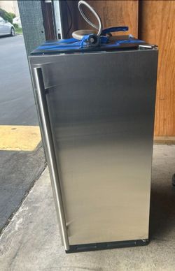 Uline  ice maker