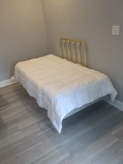 Twin Bed With Metal Frame Box Spring And Mattress