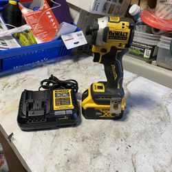 Dewalt 20vmax and Battery 4.0ah and Charger 4pamp 