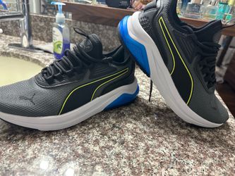 Pumas woman’s sz 6