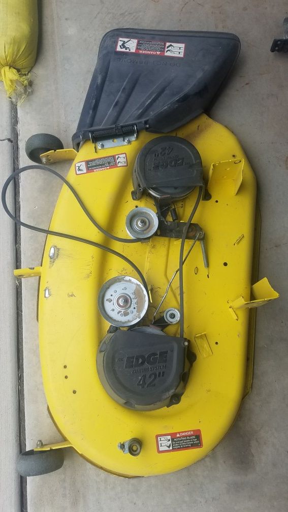Deere mower deck 42" AUC13429