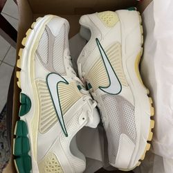 BNIB Nike Zoom vomero shoes 