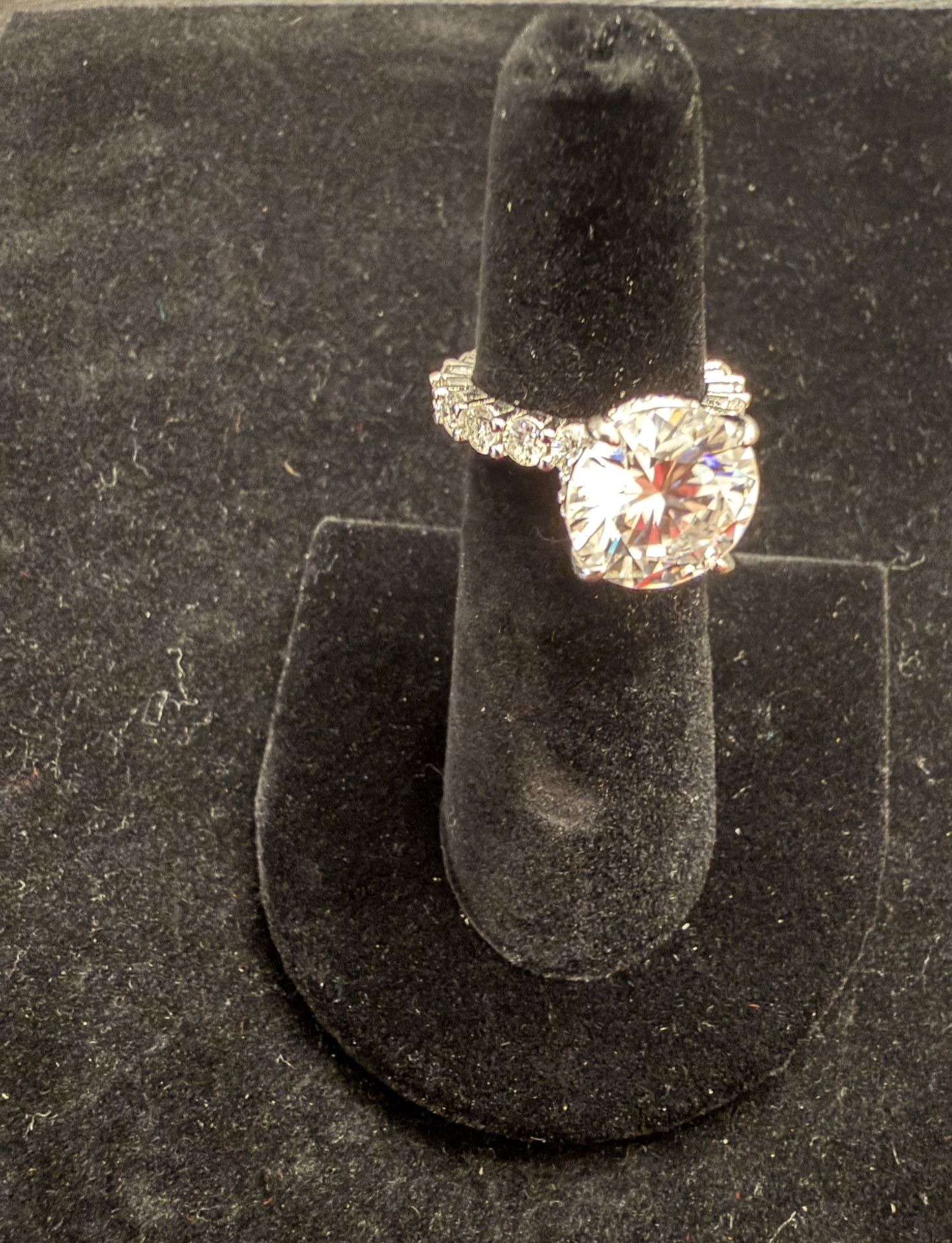 Exquisite 9-Carat Moissanite Engagement Ring