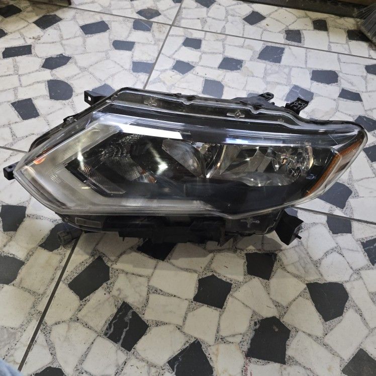 2017 to 2020 Nissan Rogue Left Headlight