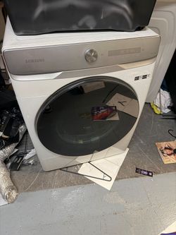 Basically brand new smart washer n dryer used for 1 month I paid 2500 I'll take 1000